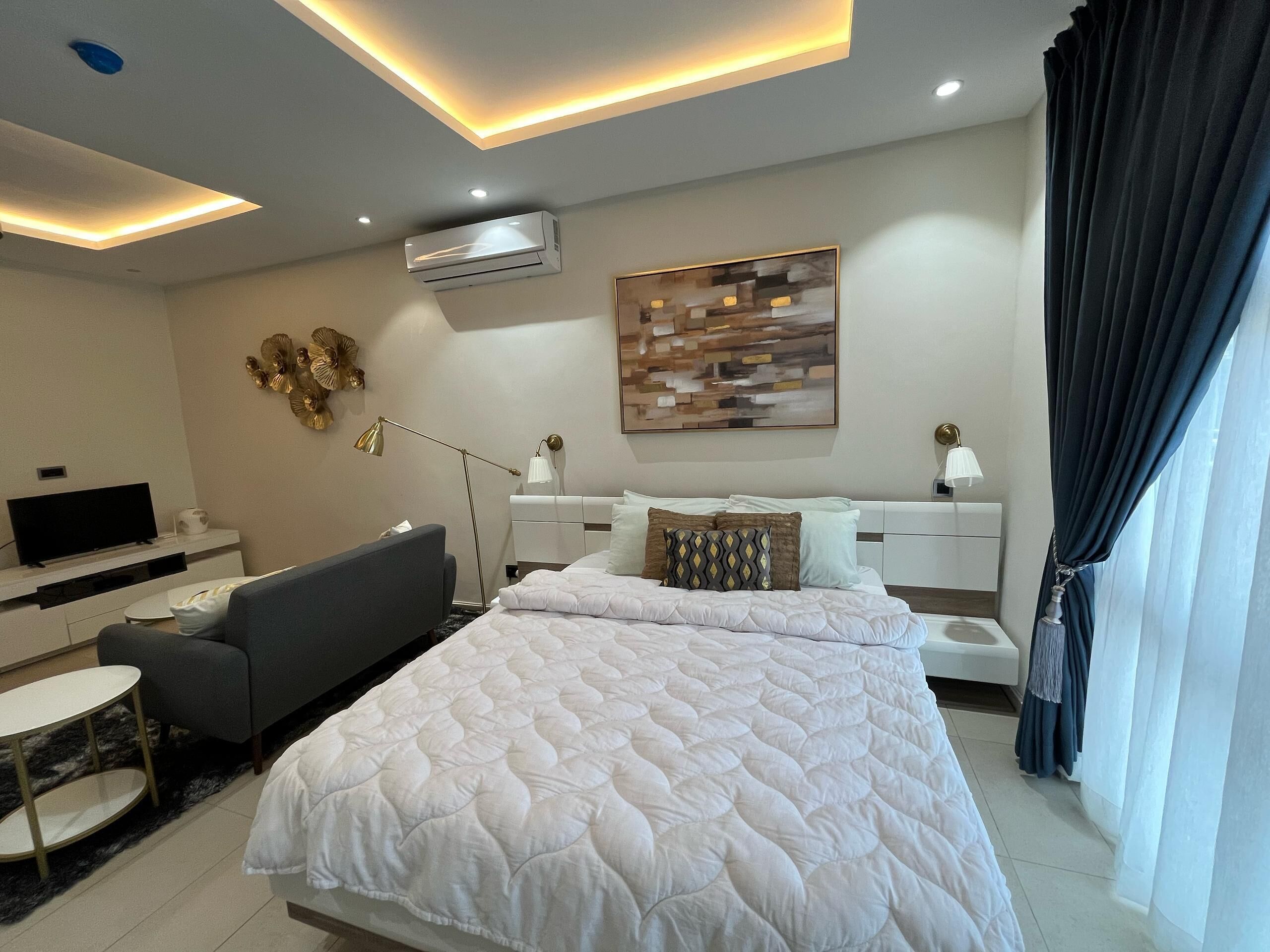 标准开间 | 办公桌、笔记本电脑工作区、免费 WiFi