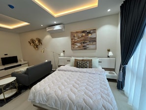 Standard Studio | Desk, laptop workspace, free WiFi - Spring Properties - Hotel Apartments (Accra)