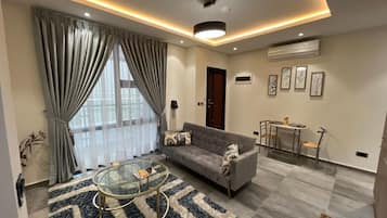 Deluxe Studio Suite | Living area