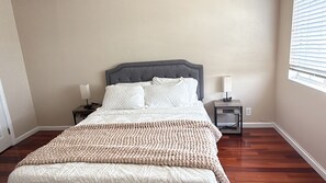 4 bedrooms, iron/ironing board, WiFi, bed sheets - Entire 4 LG Queen BED with large Pool, patio, BBQ, Firepit good for Summer!! (Rowland Heights)
