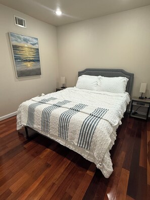 4 多间卧室、熨斗/熨衣板、WiFi、床单