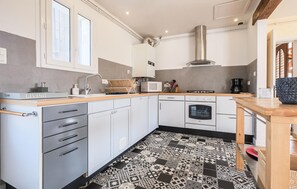 Kühlschrank, Ofen, Herdplatte, Geschirrspüler