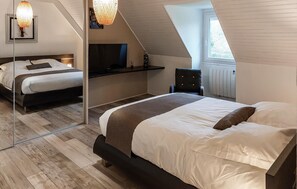 4 bedrooms, iron/ironing board, free WiFi