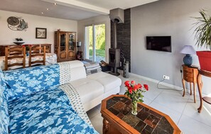 2 slaapkamers, reisbedje