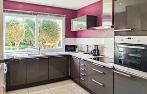 Réfrigérateur, lave-vaisselle, cafetière/bouilloire