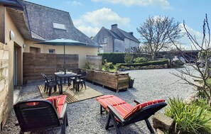 Outdoor dining - 2 bedroom lovely home in Saint-Pabu (Saint-Pabu)