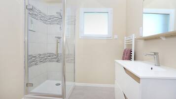 Douche, sĂšche-cheveux