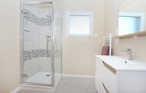 Douche, sèche-cheveux