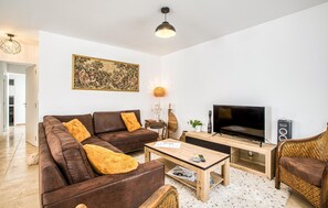 Smart-TV, DVD-spiller, bordtennis og stereoanlegg