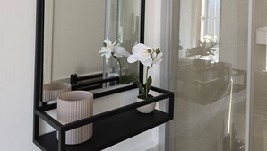 Apartment, 1 Bedroom, City View | Bathroom - Cozy Apartment in Central London (London)