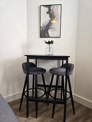 Apartment, 1 Schlafzimmer, Stadtblick | Esszimmer