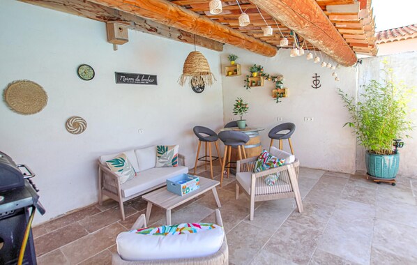 Outdoor dining - Villa contemporaine Provençale (Mormoiron)