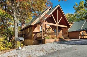 Front of property - Lovely Cabin near GSMNP & Attractions (Gatlinburg)