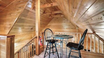 特色小屋, 2 间卧室, 热水浴缸, 山景 | 客房内用餐