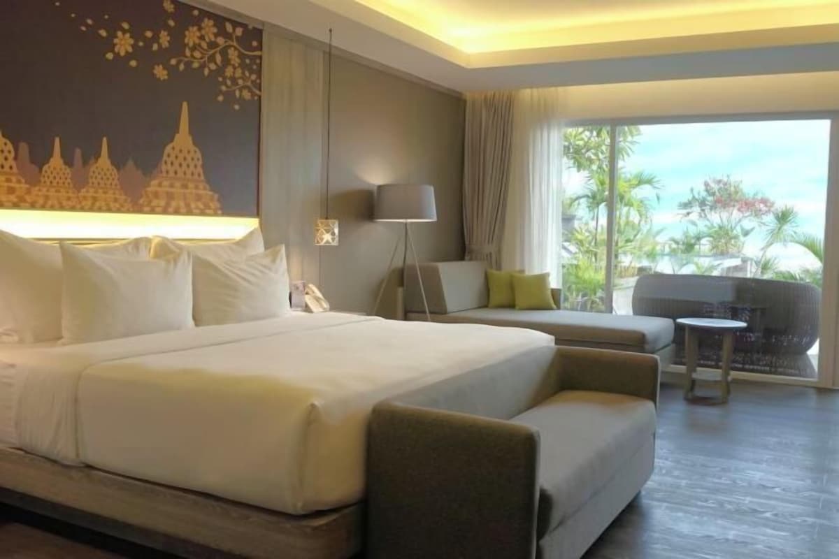 Premium bedding, down comforters, Select Comfort beds, in-room safe