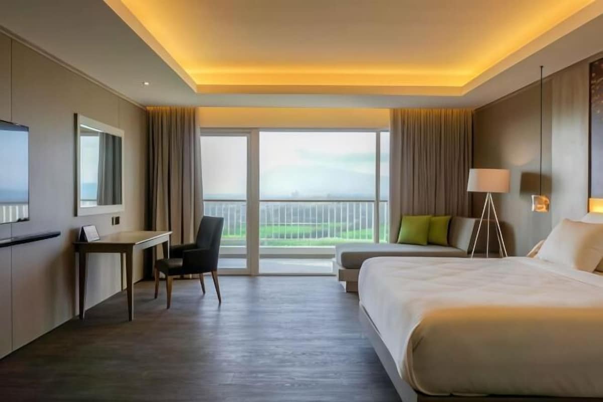 Premium bedding, down comforters, Select Comfort beds, in-room safe