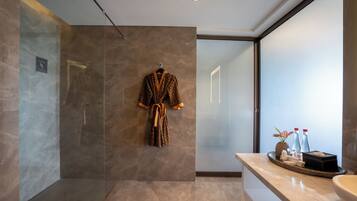 Albornoces y zapatillas