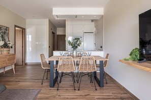 Appartement, 3 slaapkamers, airconditioning, aan zee | Dineerruimte