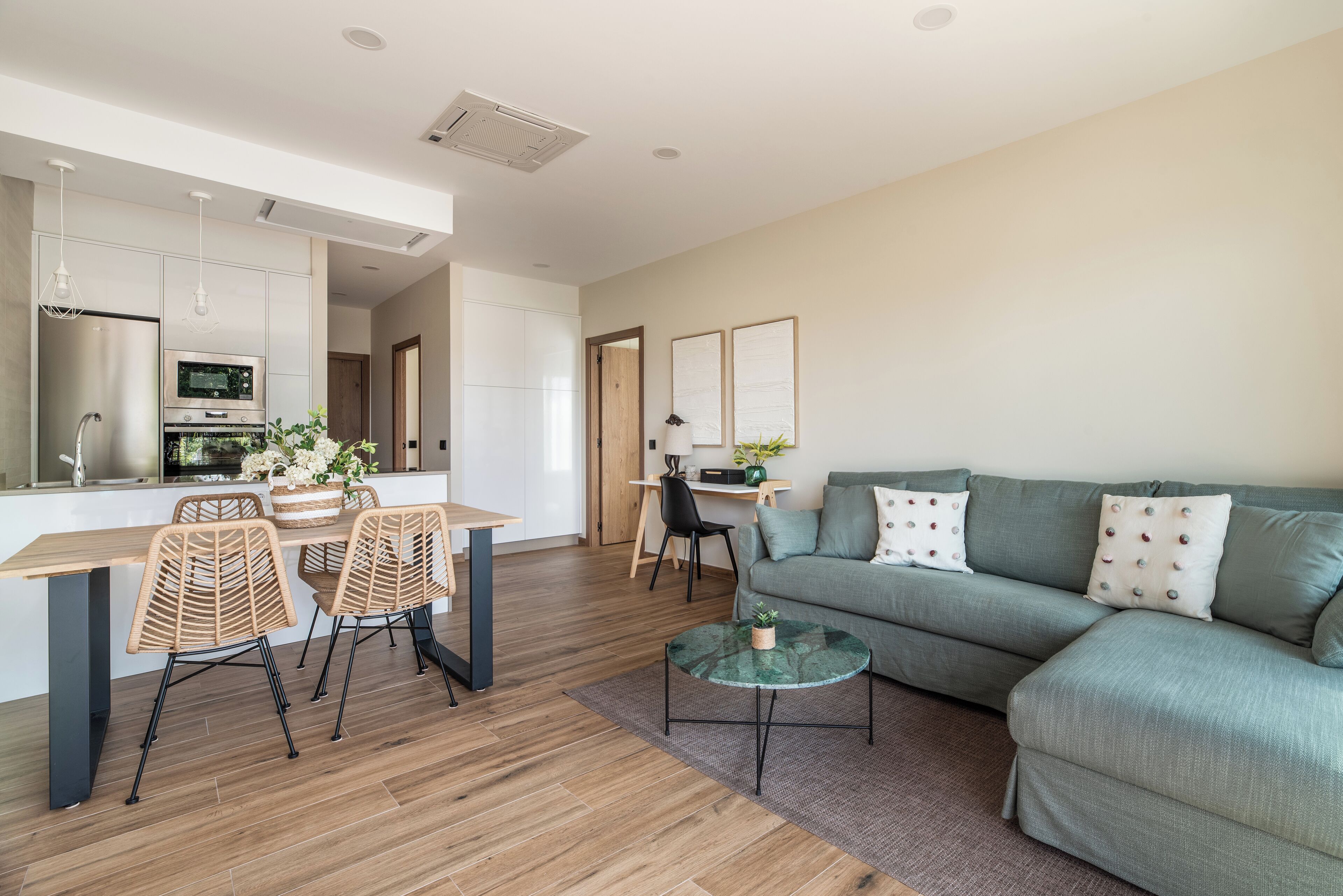 Apartment, 3 Bedrooms, Air conditioning, Oceanfront | Living area
