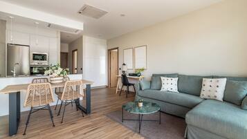 Apartment, 3 Bedrooms, Air conditioning, Oceanfront | Living area