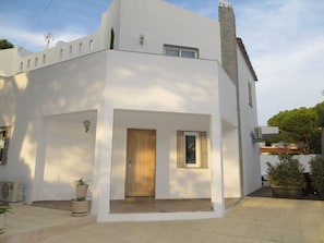Exterior - Luxury Villa With Private Pool Walking Distance to Beach and Marina! (Loulé)