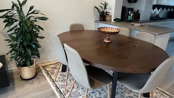 Shared Dormitory, 1 Bedroom, Balcony | Dining room