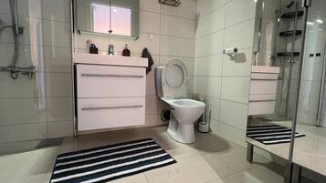 Felles sovesal, 1 soverom, balkong | Bad