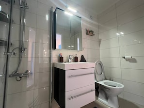 Asrama Umum, 1 kamar tidur, balkon | Kamar mandi
