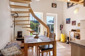 Dining - Apartment 'Beni' with Private Terrace, Shared Garden and Wi-Fi (Öhningen)