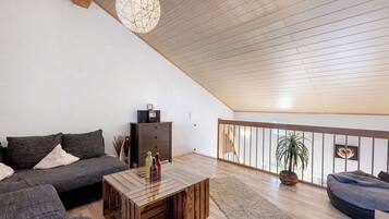 Fernseher, DVD-Player, Stereoanlage