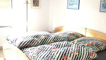 2 bedrooms, iron/ironing board, free WiFi, bed sheets