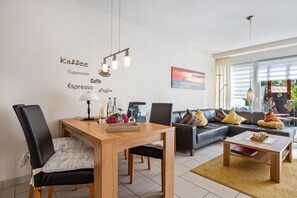 Dining - Apartment 'Schilfbrise' with Balcony and Wi-Fi (Wunstorf)