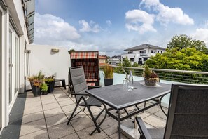 Outdoor dining - Apartment 'Schilfbrise' with Balcony and Wi-Fi (Wunstorf)