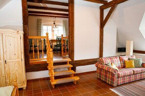 TV, fireplace - Holiday Home 'Mühlenhof' with Mountain View, Shared Pool and Wi-Fi (Olbersdorf)