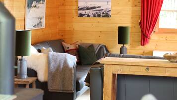 Fernseher, Kamin, DVD-Player, Tischtennisplatte