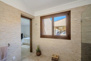 5 dormitorios, tabla de planchar con plancha, Internet