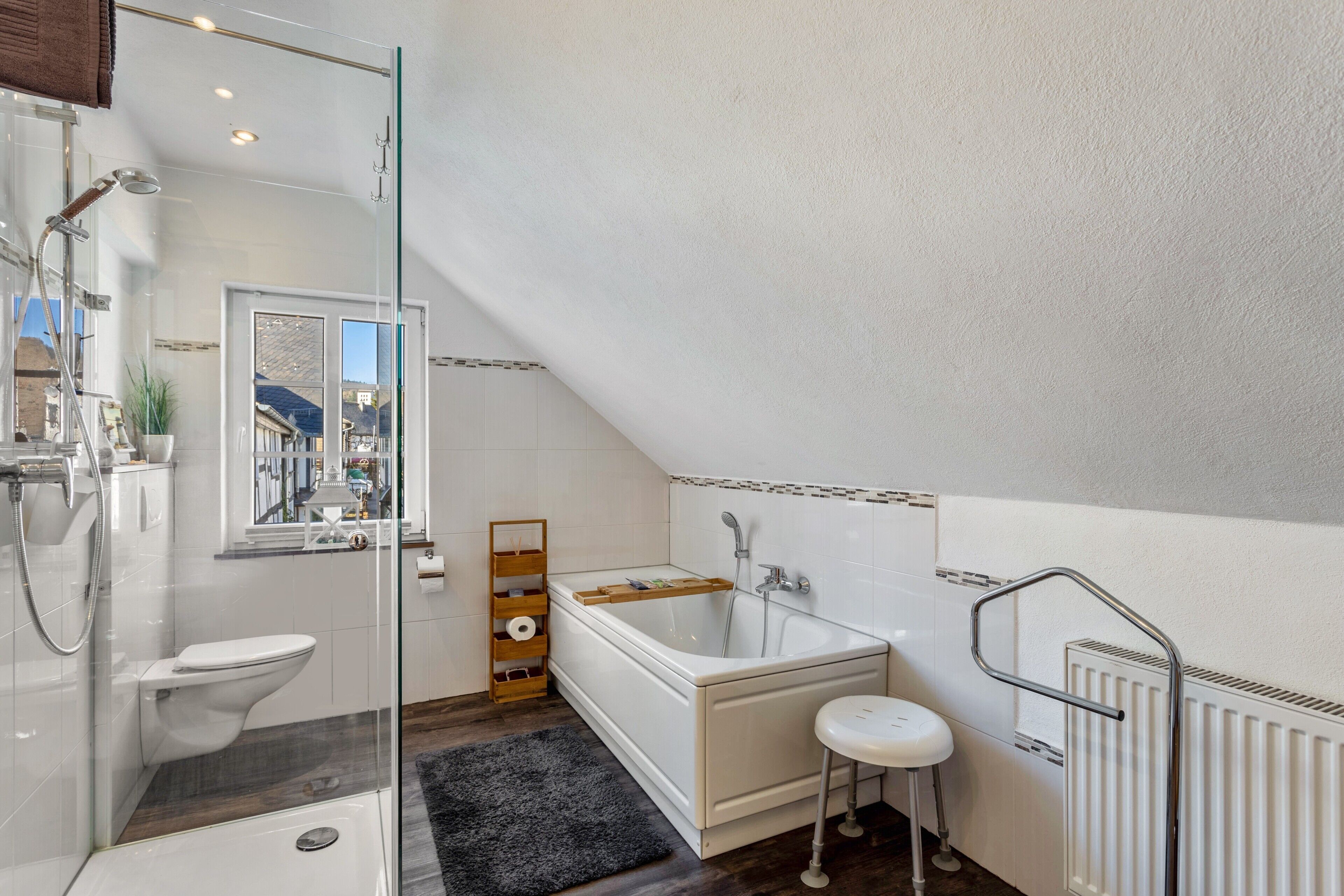 Dusche, Haartrockner, Handtücher
