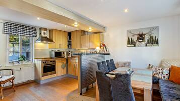 Køleskab, mikrobølgeovn, ovn, kogeplade