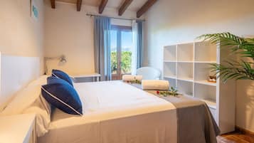 3 slaapkamers, een strijkplank/strijkijzer, internet