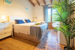 3 bedrooms, iron/ironing board, free WiFi