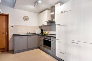 Kühlschrank, Ofen, Herdplatte, Geschirrspüler