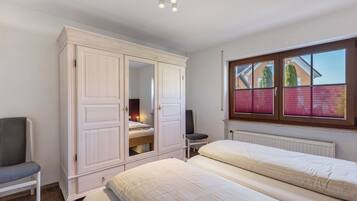 1 slaapkamer, een strijkplank/strijkijzer, gratis wifi, beddengoed