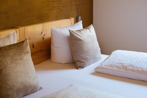 2 bedrooms, free WiFi, bed sheets, wheelchair access