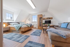 Tabla de planchar con plancha, wifi gratis y ropa de cama 