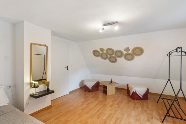 2 bedrooms, iron/ironing board, bed sheets