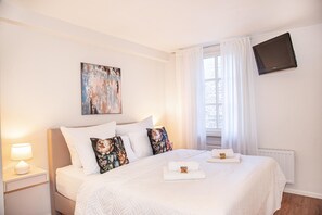 9 室のベ��ッドルーム、WiFi (無料)