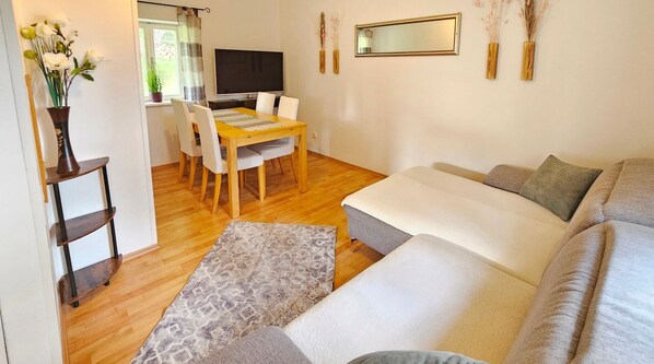 TV, fireplace, stereo