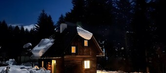 Cabin 'Beim Michl' with Mountain View, Private Terrace and Wi-Fi