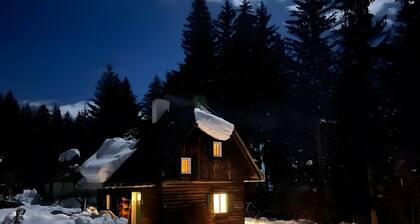 Cabin 'Beim Michl' with Mountain View, Private Terrace and Wi-Fi