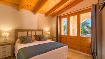 6 slaapkamers, een strijkplank/strijkijzer, gratis wifi